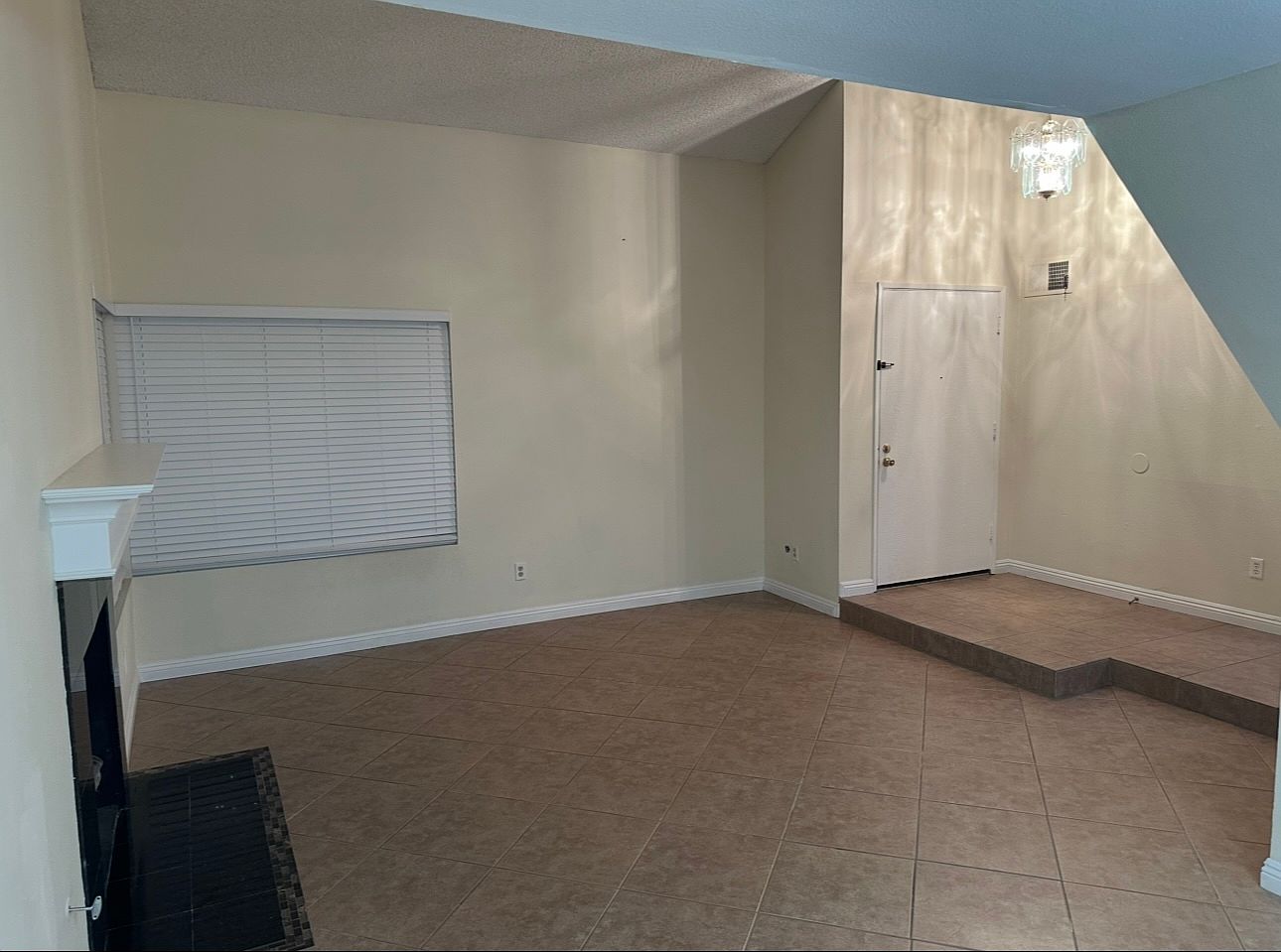 10544 Moorpark St photo 2
