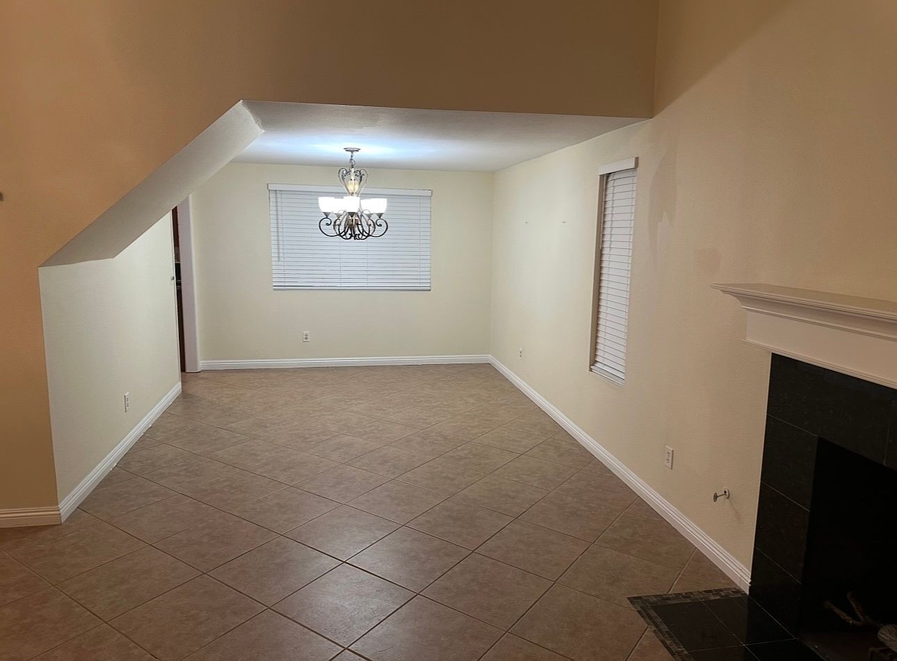 10544 Moorpark St photo 4