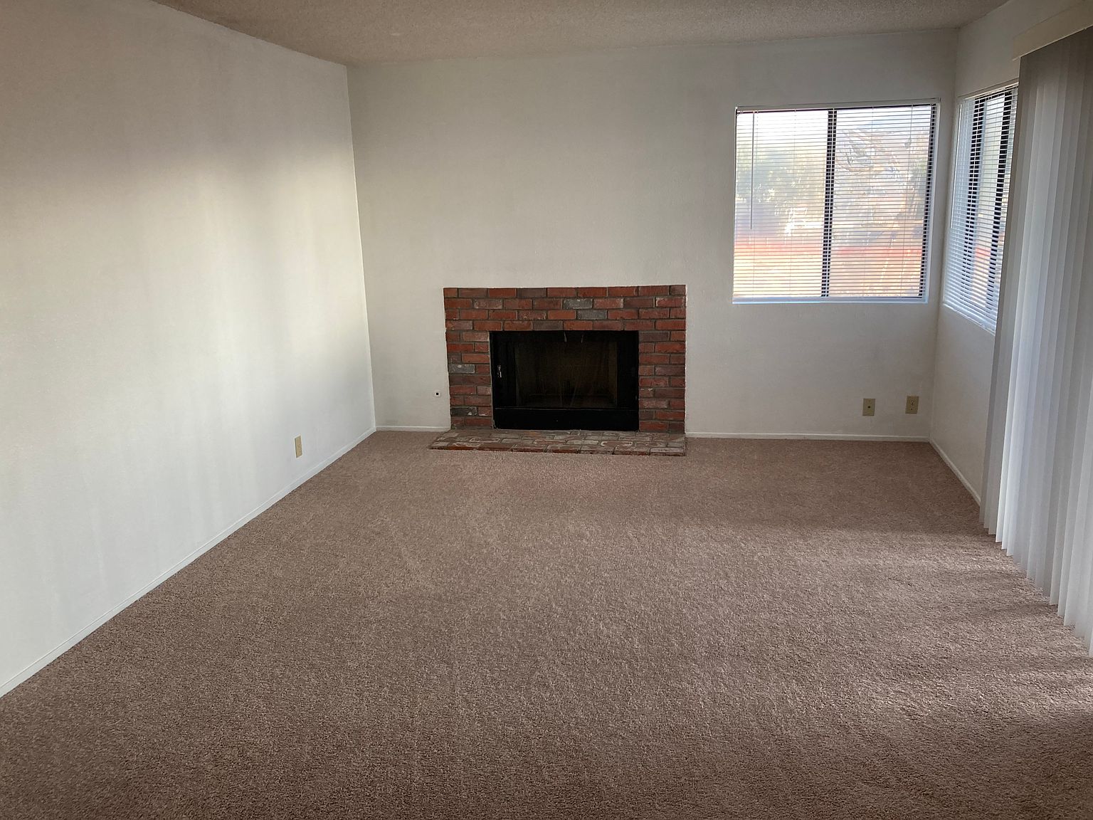 2940 Elm Tree Ct photo 2