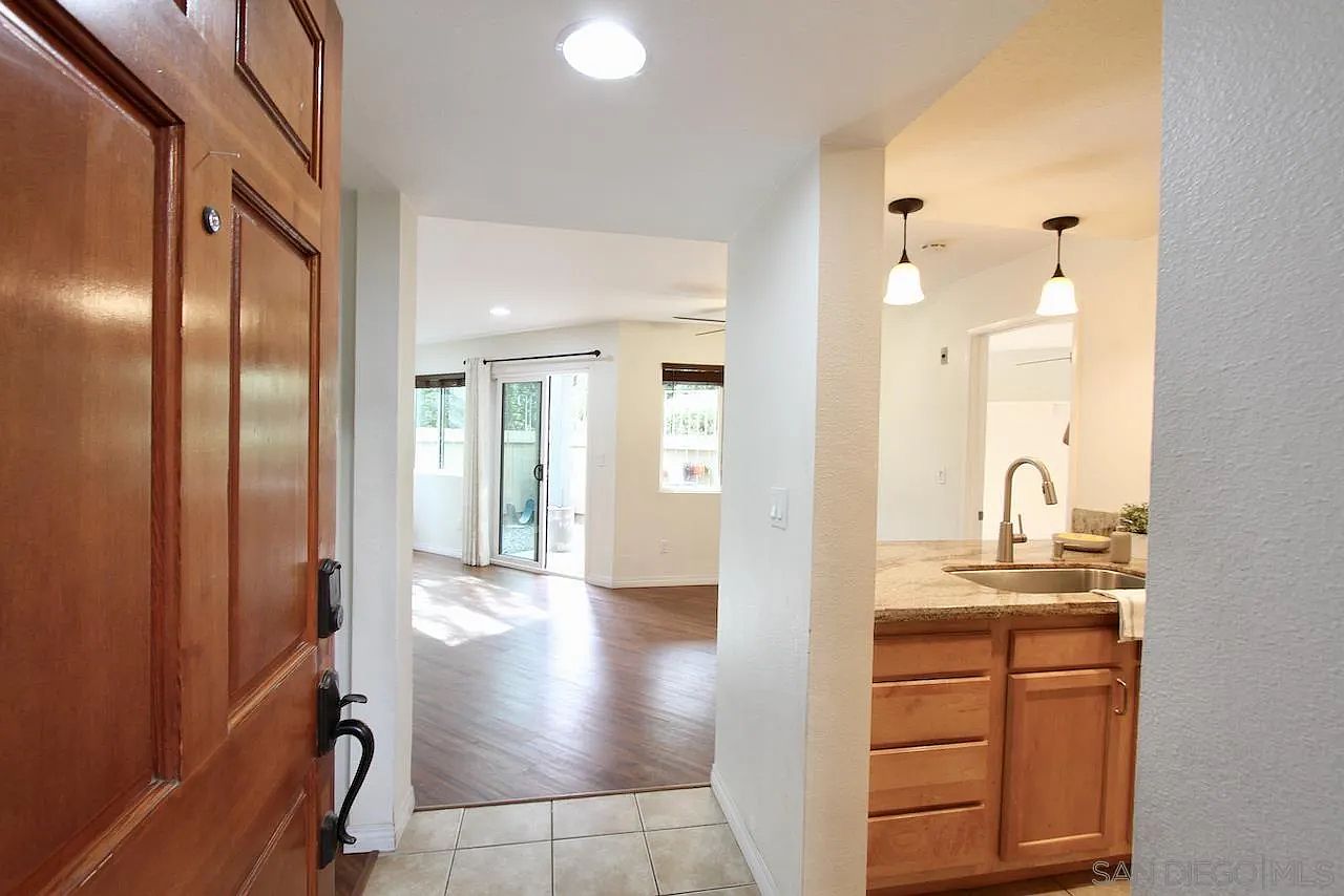 3021 Golden Oak Way Spring Valley, CA 91978 photo 2