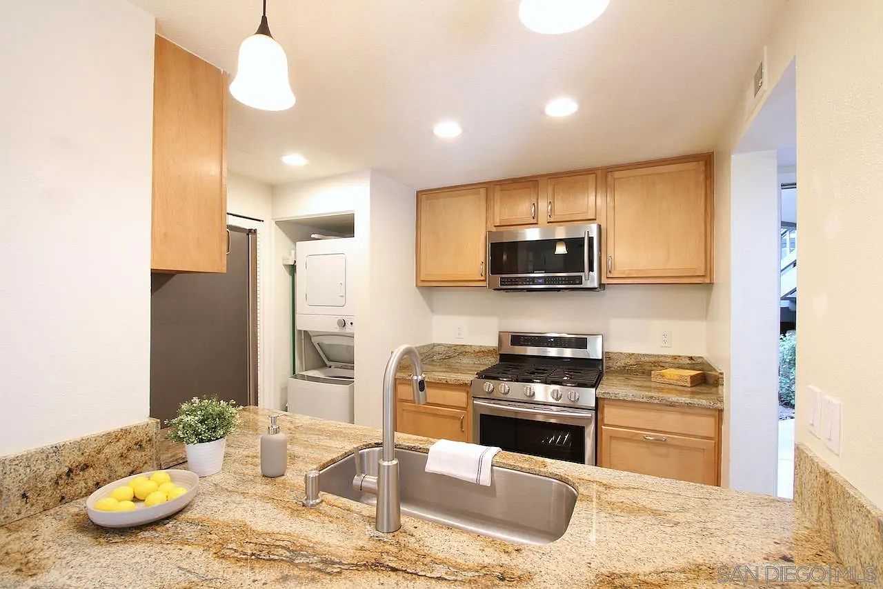 3021 Golden Oak Way Spring Valley, CA 91978 photo 5