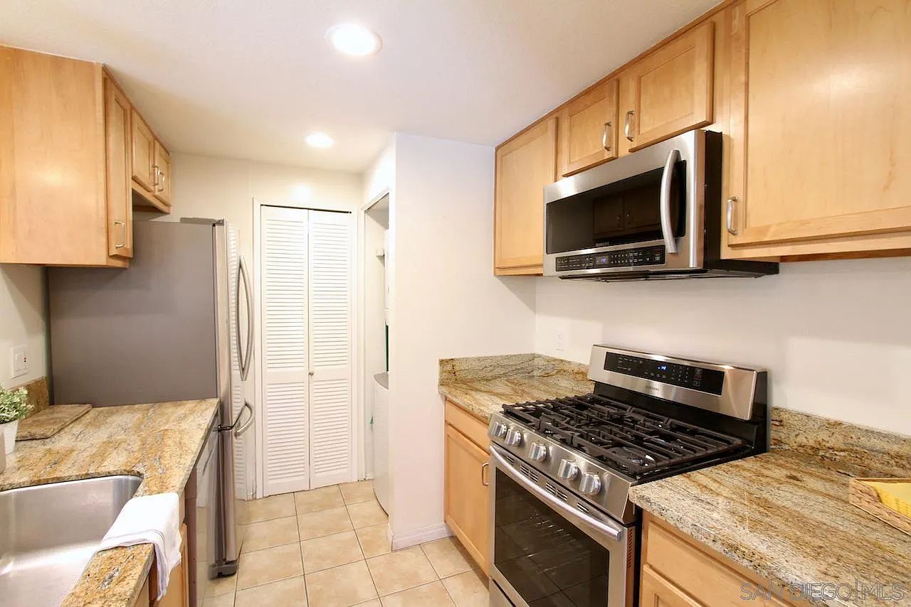 3021 Golden Oak Way Spring Valley, CA 91978 photo 4