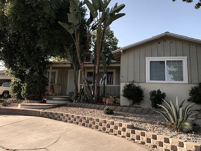 1584 Greenfield Dr photo 3