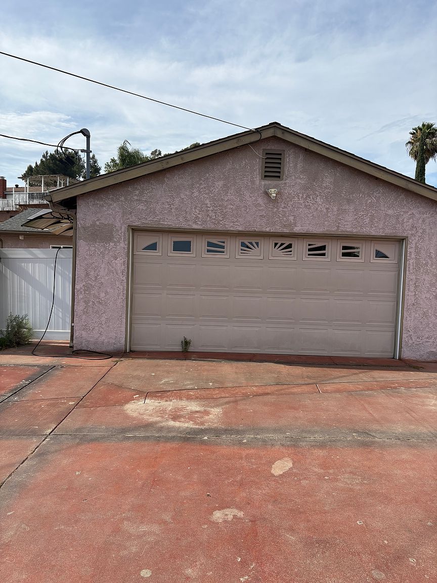 1494 Greenfield Dr photo 2