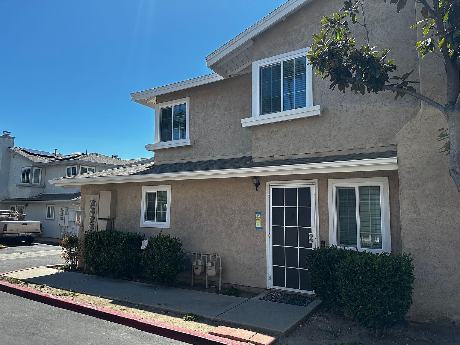 1465 E Lexington Ave photo 3