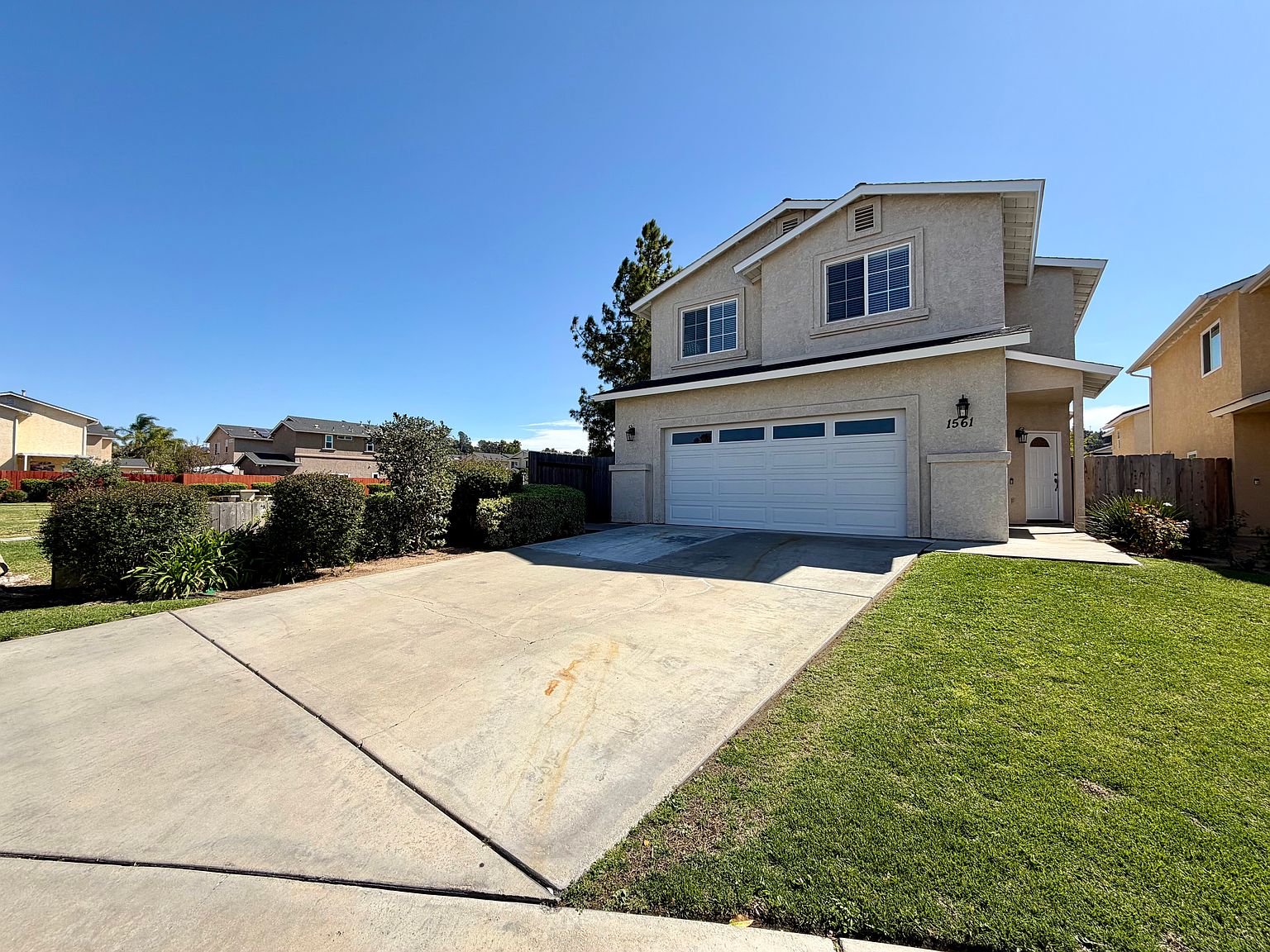 1561 Rebecca Ln photo 2
