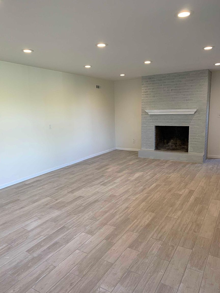 1205 Alexandria Dr photo 4