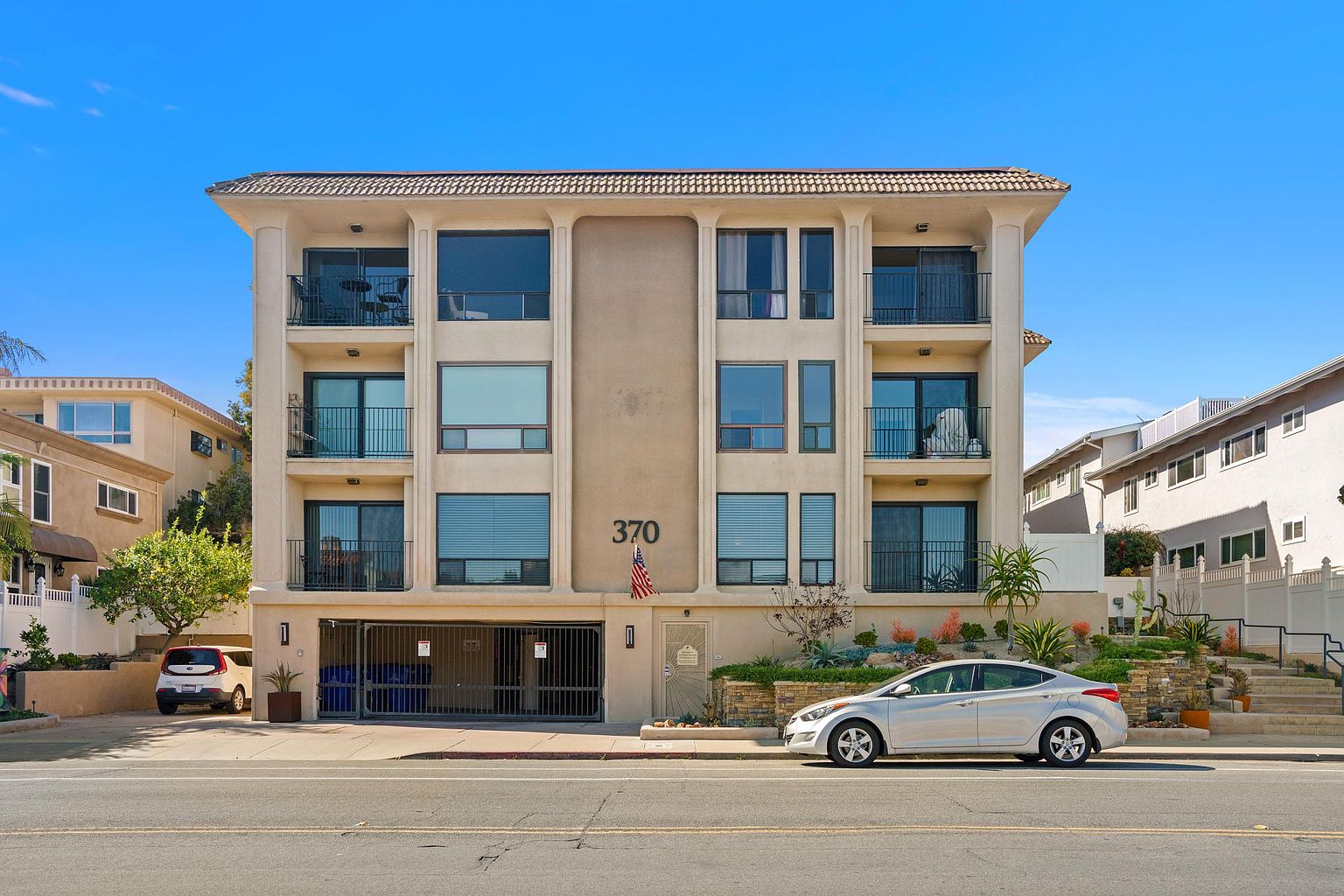 370 Rosecrans St photo 3