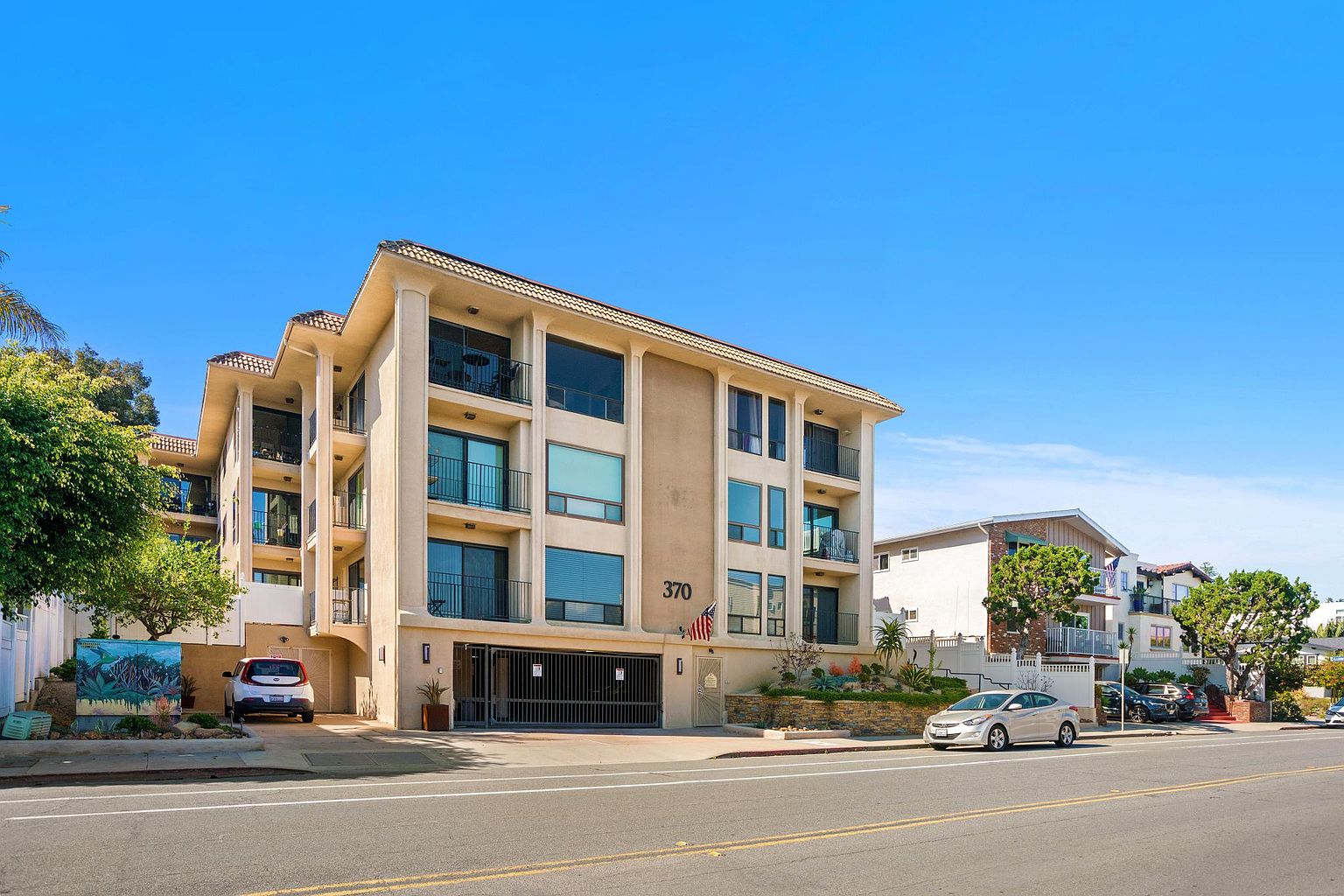 370 Rosecrans St photo 2