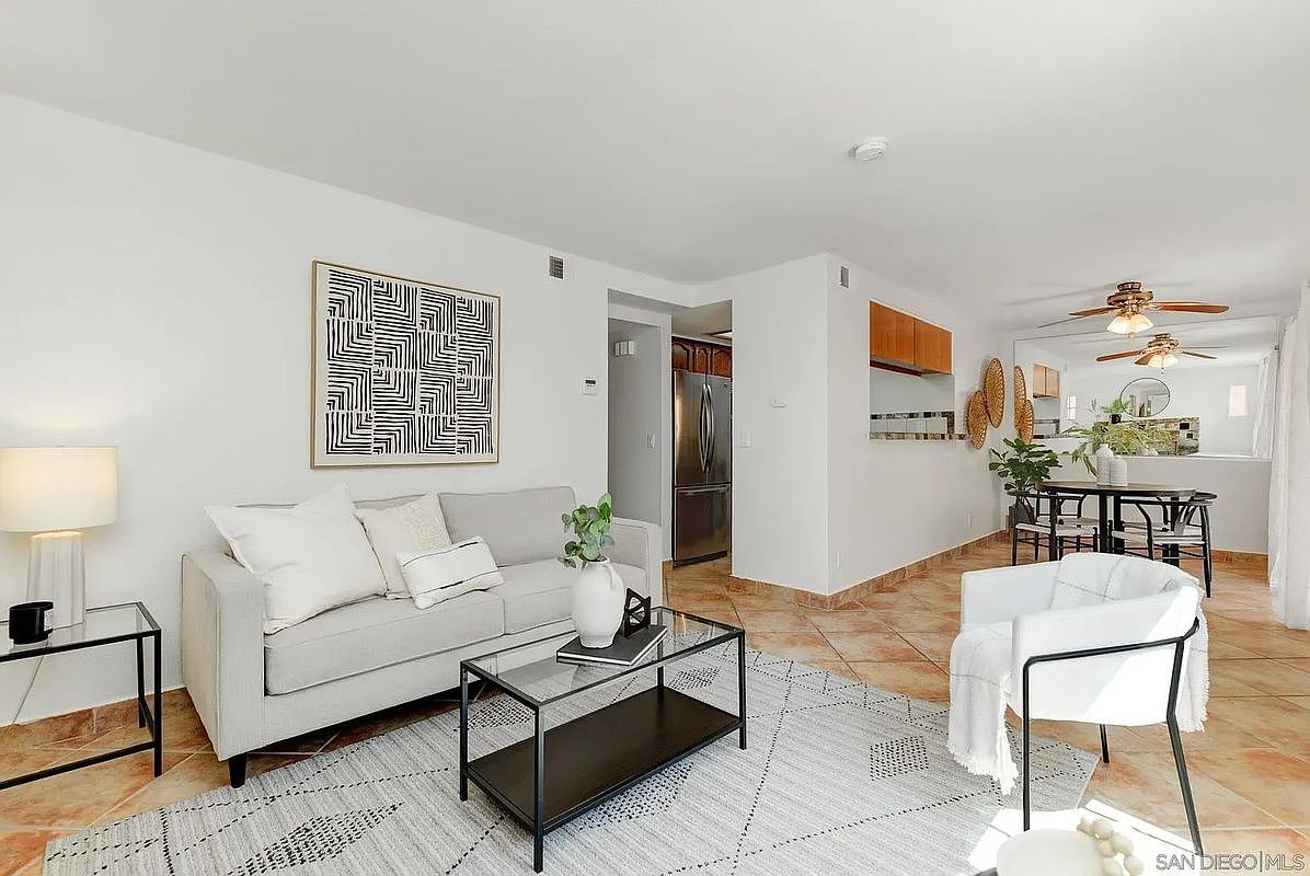 2608 Broadway photo 2
