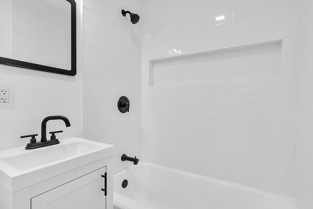 2779 Broadway photo 5