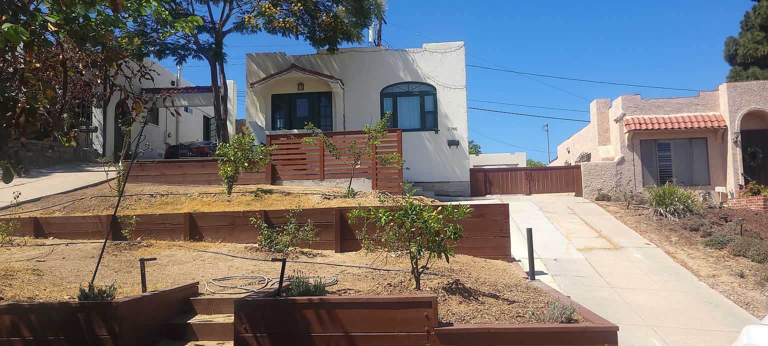 2746 E St photo 2