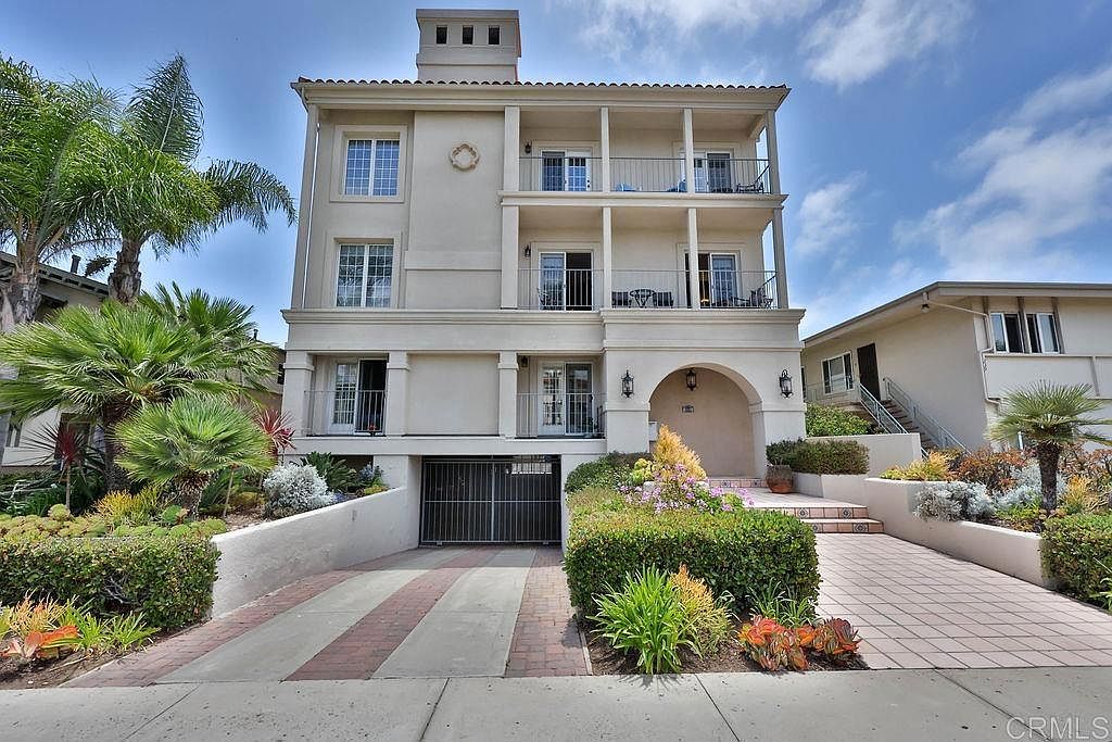 229 Orange Ave photo 2