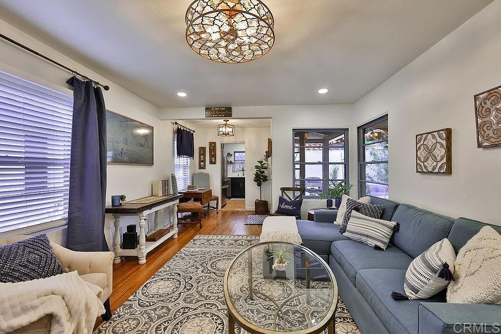 464 G Ave photo 5