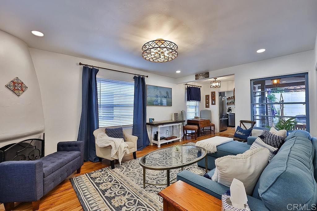 464 G Ave photo 4