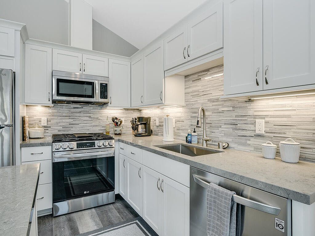 525 C Ave photo 5