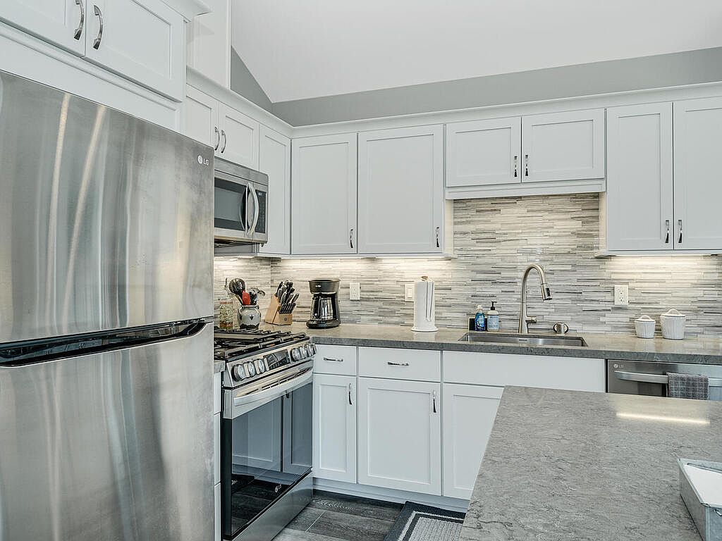525 C Ave photo 2