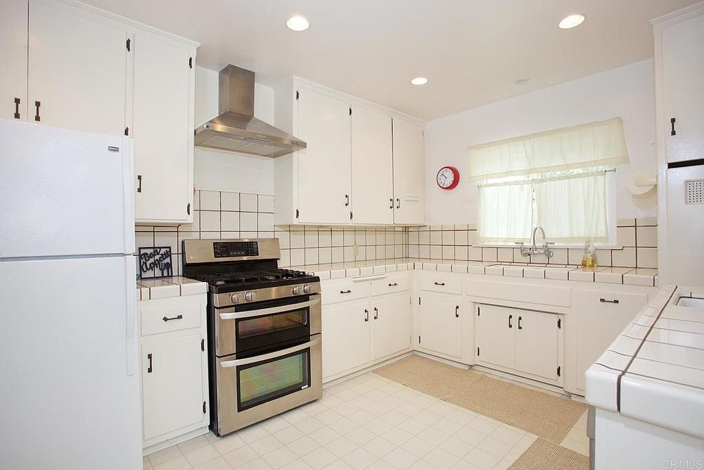 621 Country Club Ln photo 5