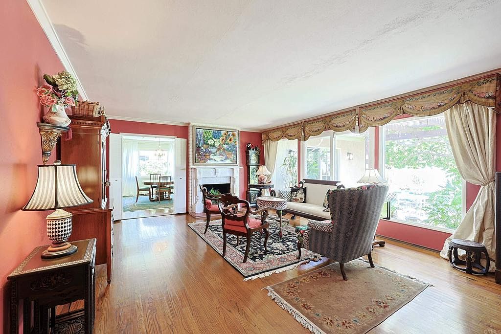 610 Country Club Ln photo 2