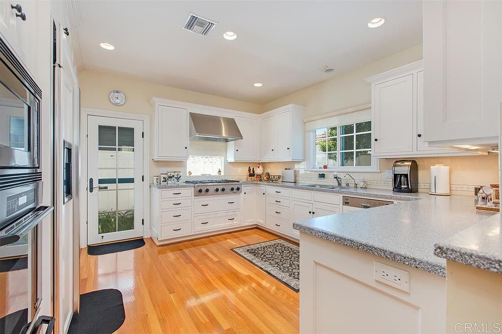 958 A Ave photo 3