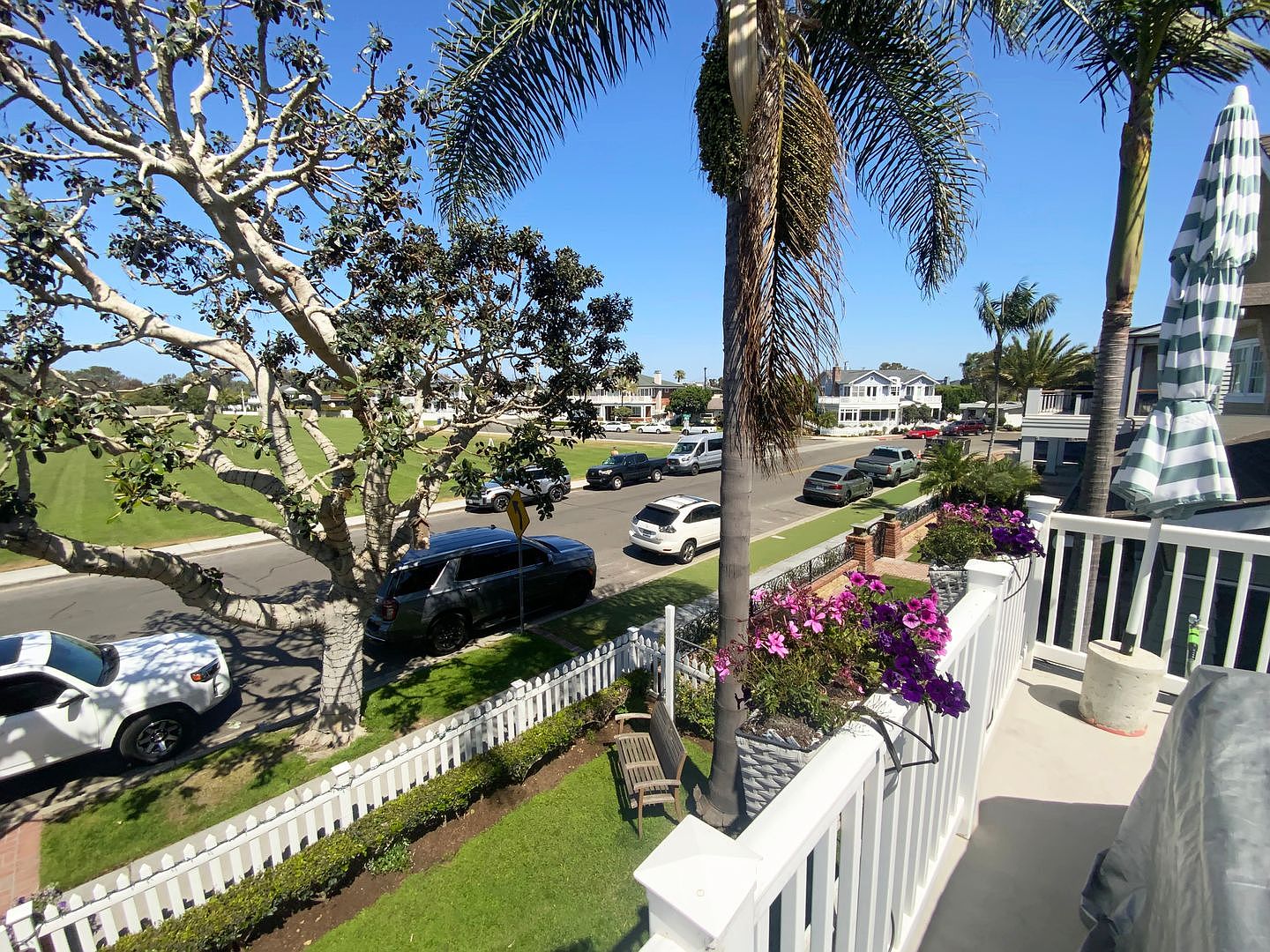 221 Ocean Dr photo 3