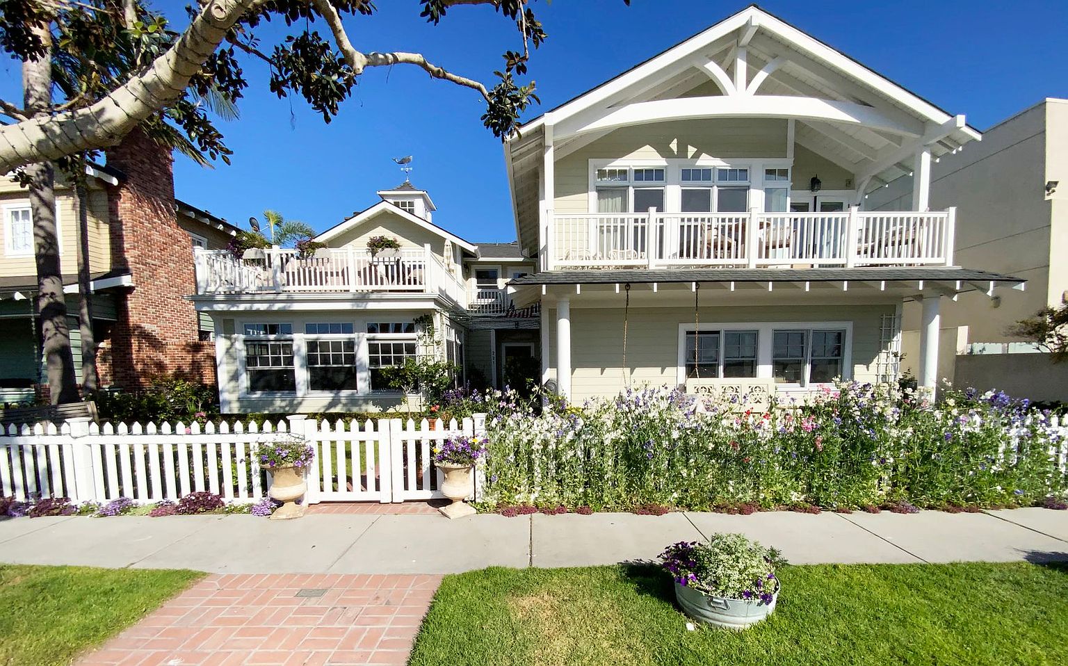 221 Ocean Dr photo 2