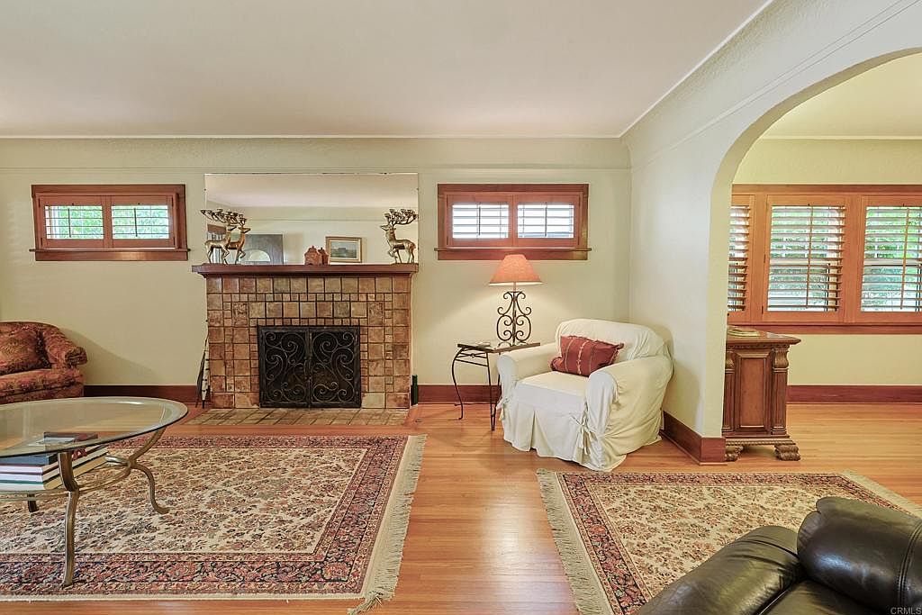 1027 Encino Row photo 4