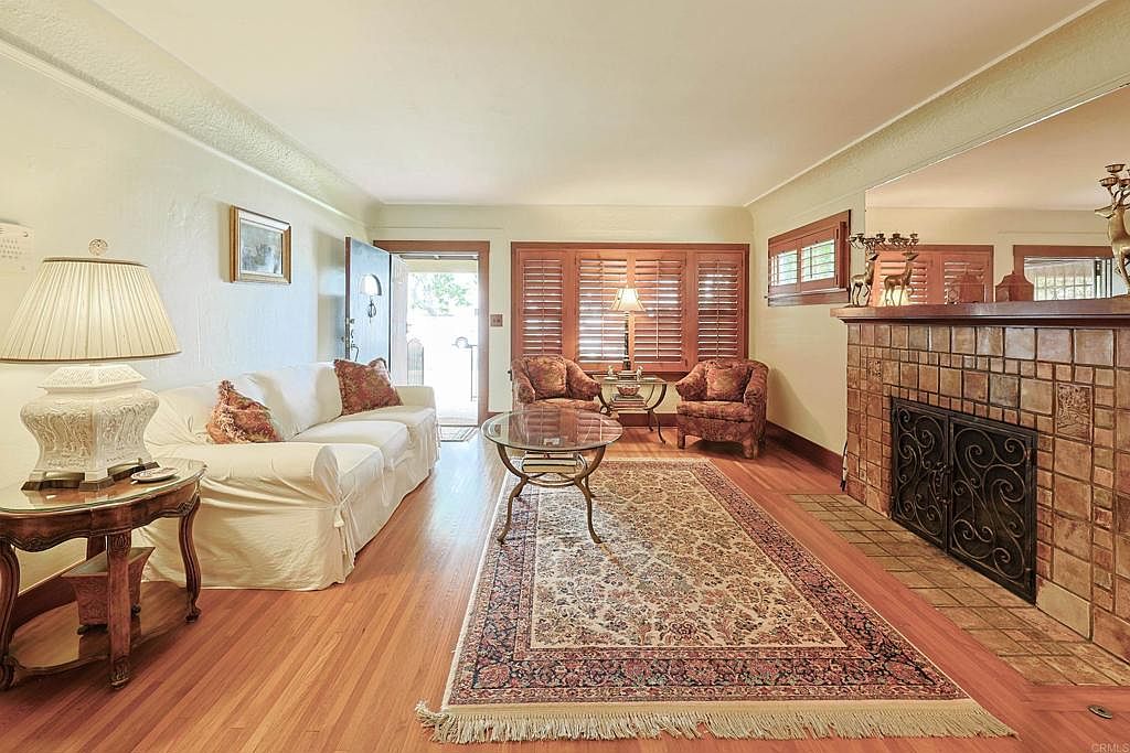 1027 Encino Row photo 5