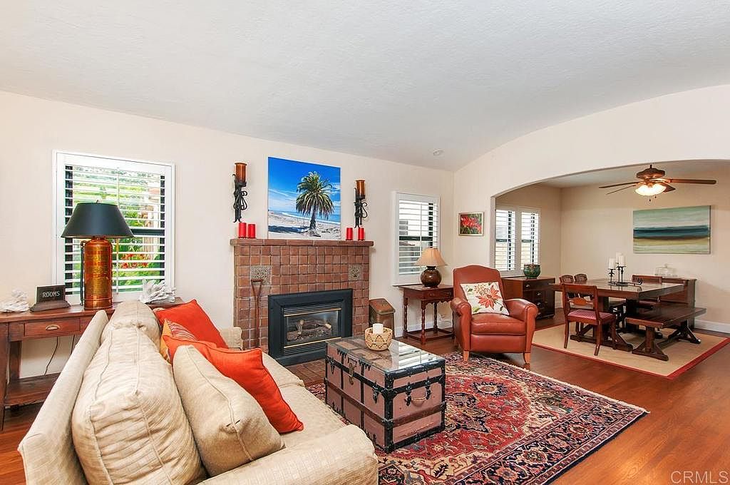 1033 Encino Row photo 2