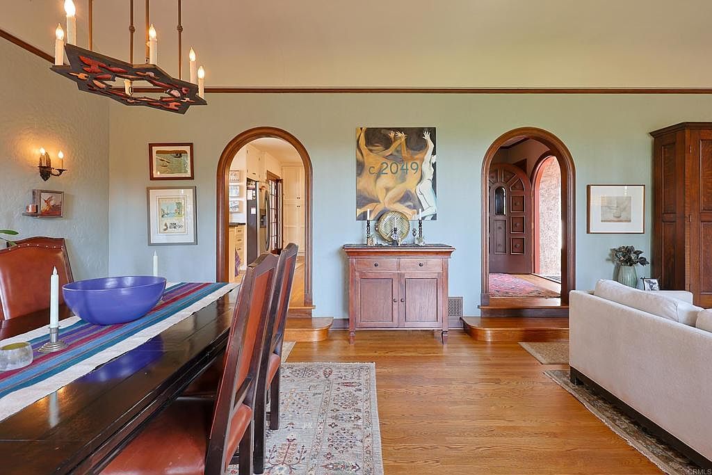 1027 Adella Ave photo 4