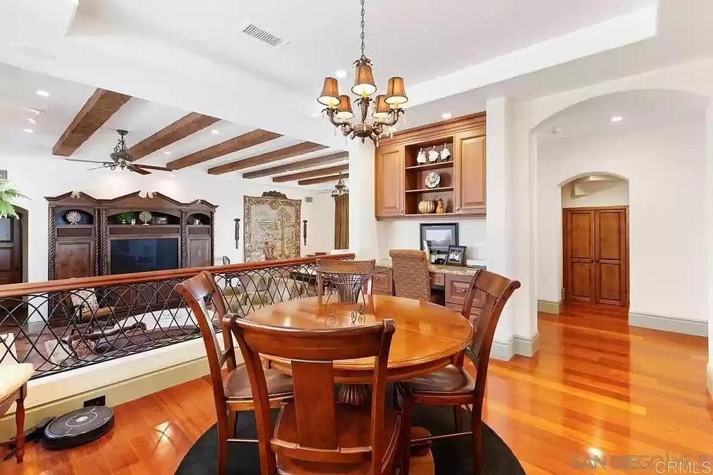 555 Ocean Blvd photo 3