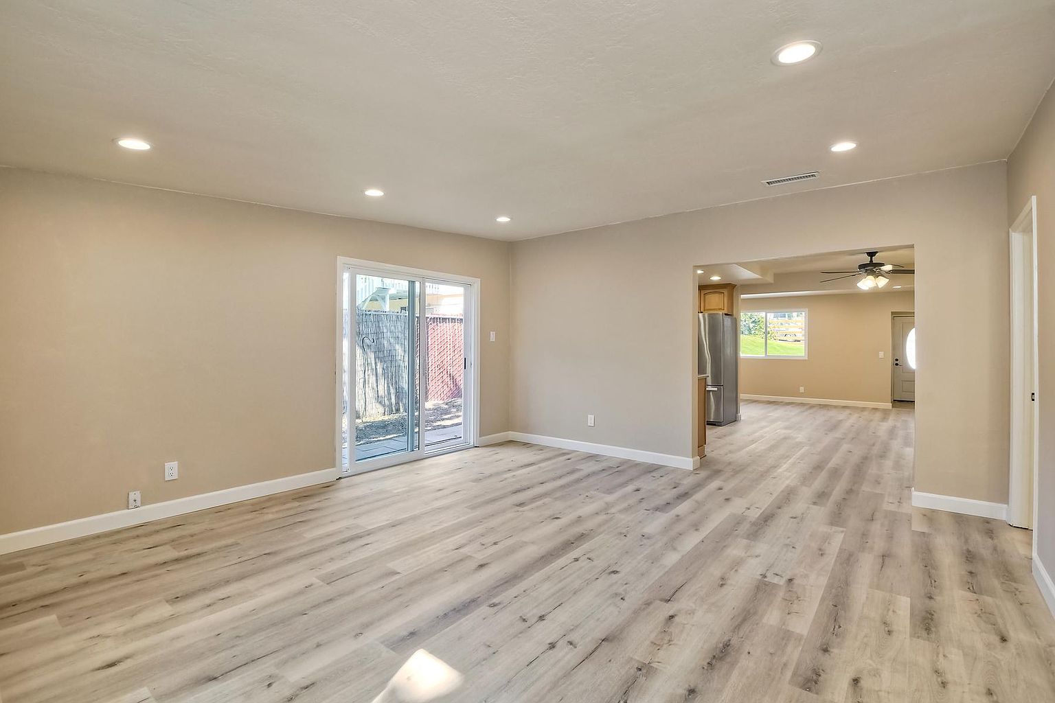 2402 Haller St photo 4