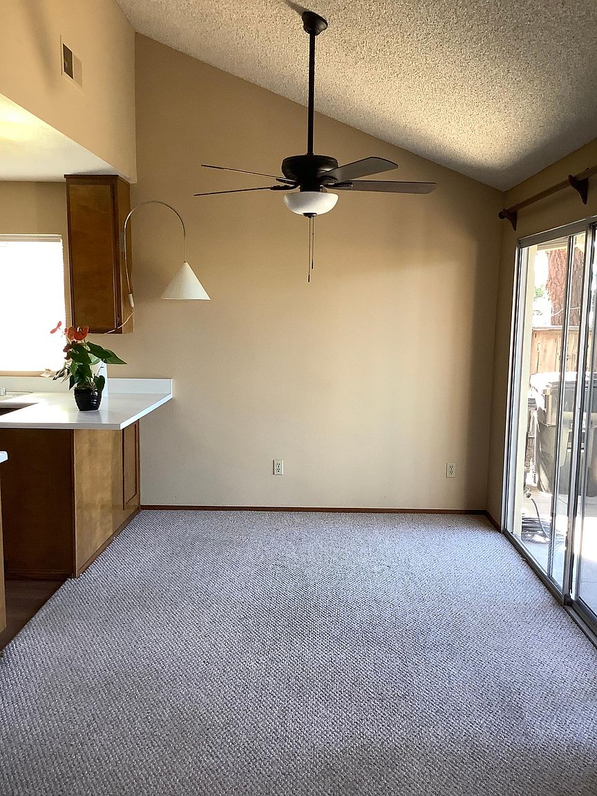 1462 Bridgeview Dr photo 2