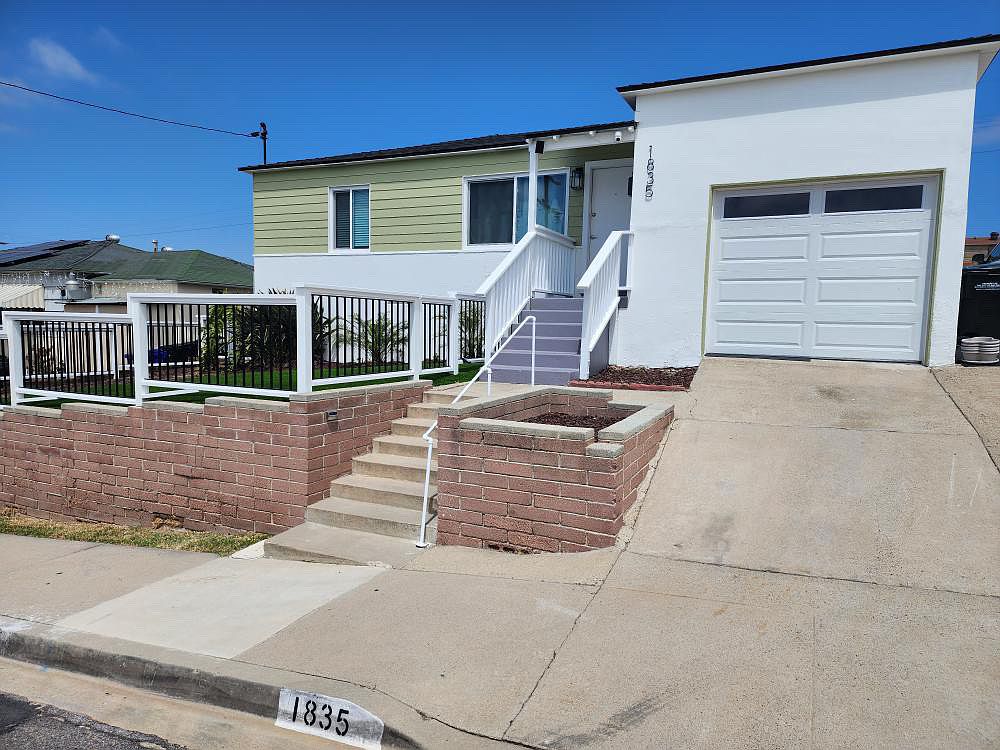 1835 48th St photo 3