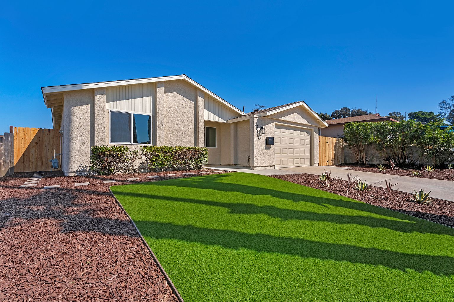 5612 Zircon St photo 2