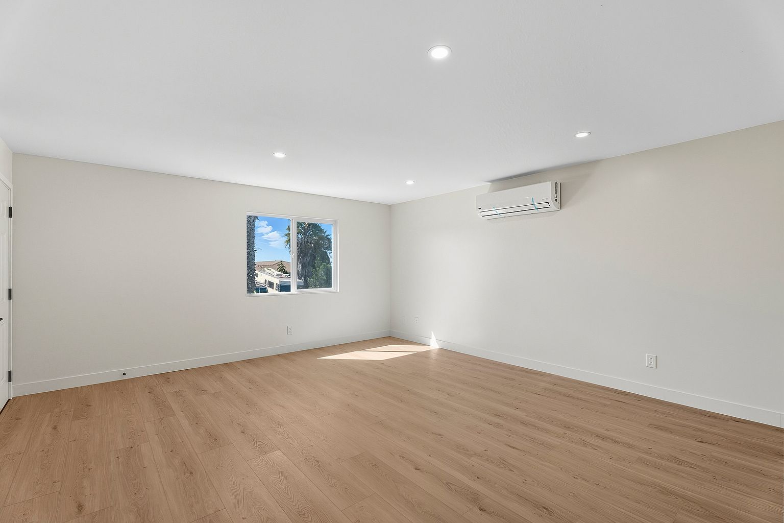 5612 Zircon St photo 3
