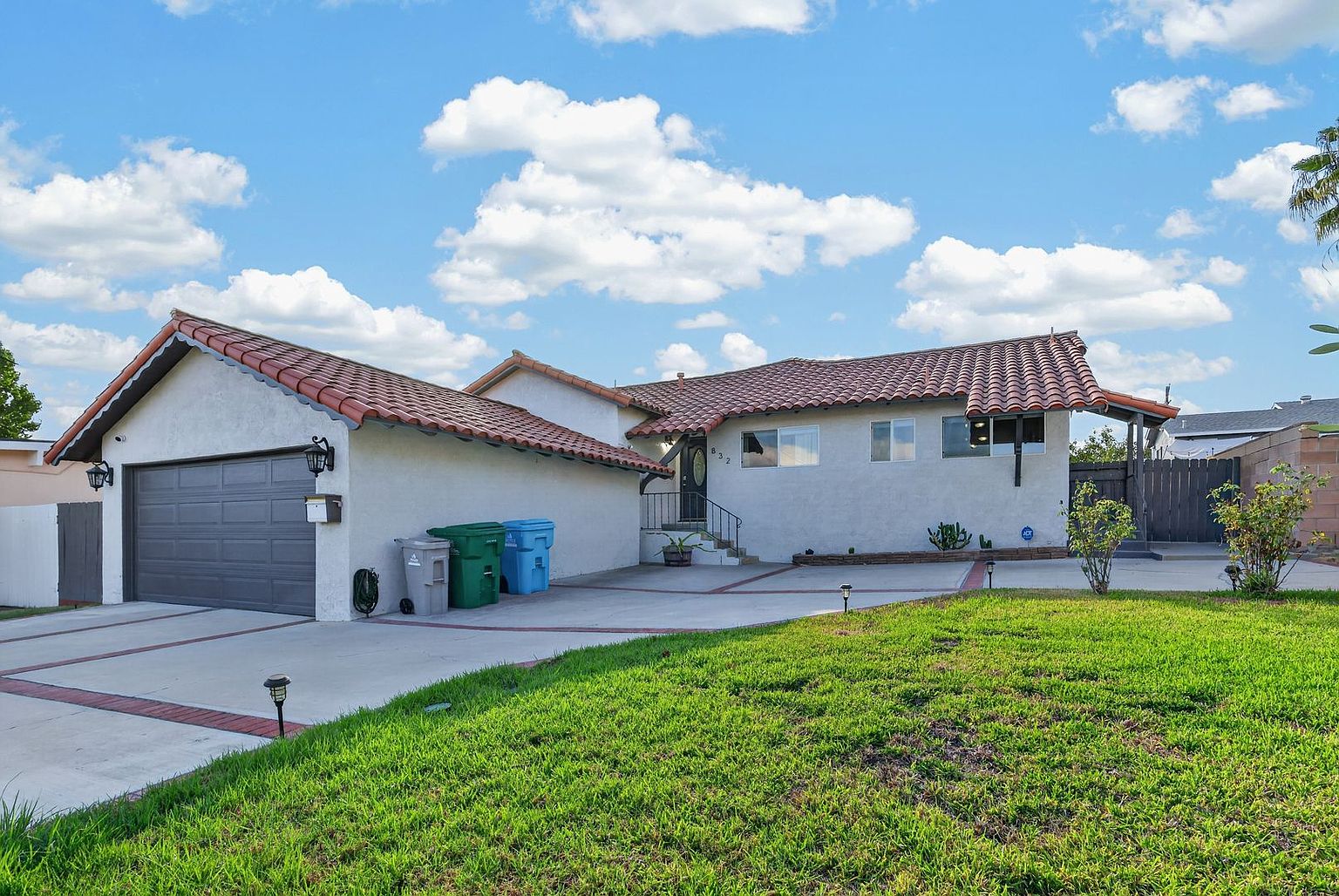 832 Alvin St photo 2