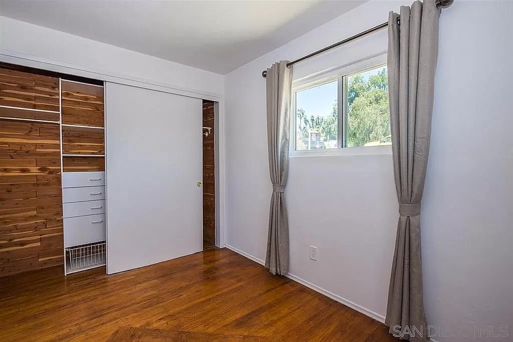 2126 Alcedo St photo 4