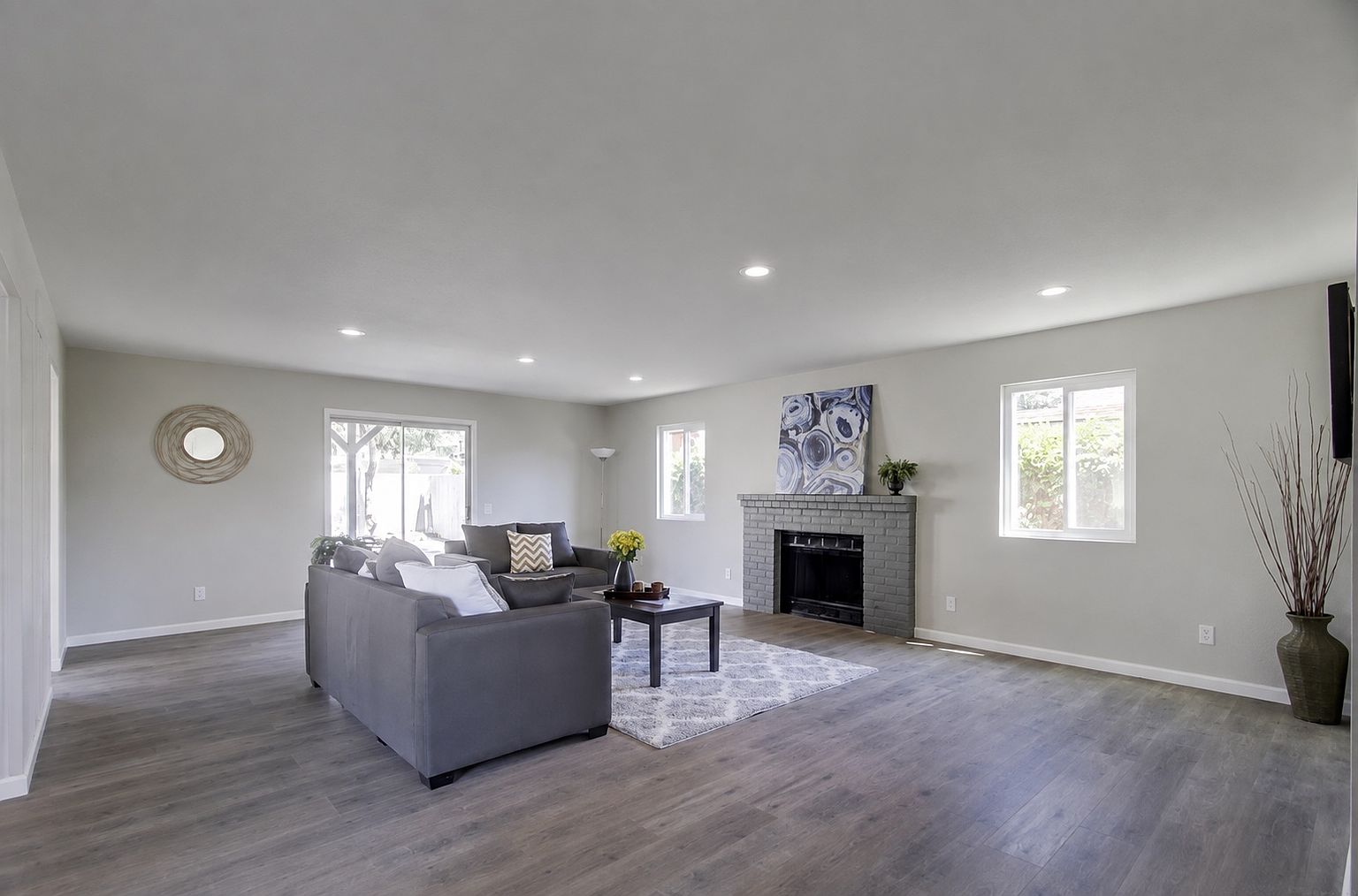 533 42nd St photo 4