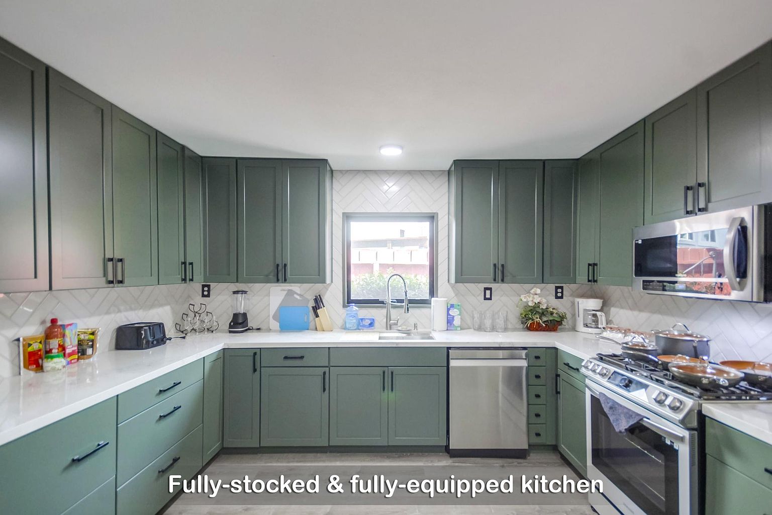5551 Churchward St photo 4