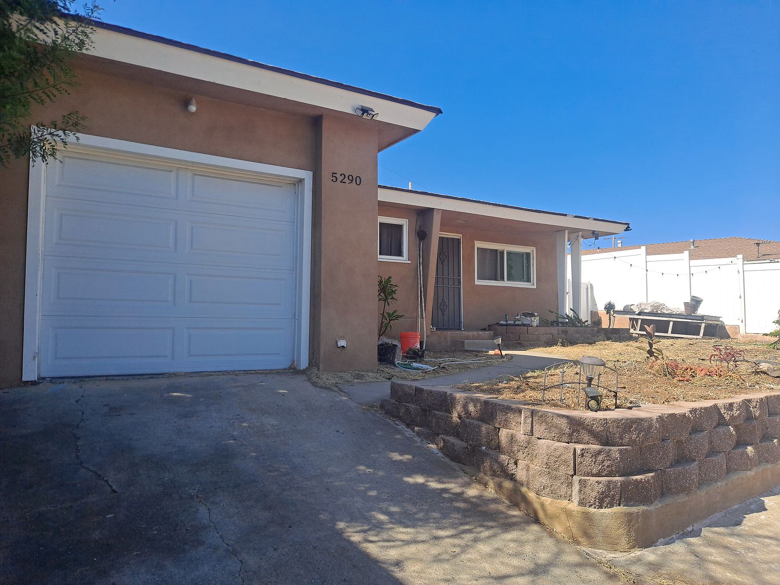 5290 Olvera Ave photo 3