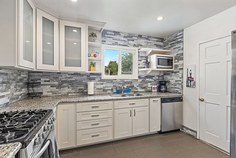 3254 Logan Ave photo 4