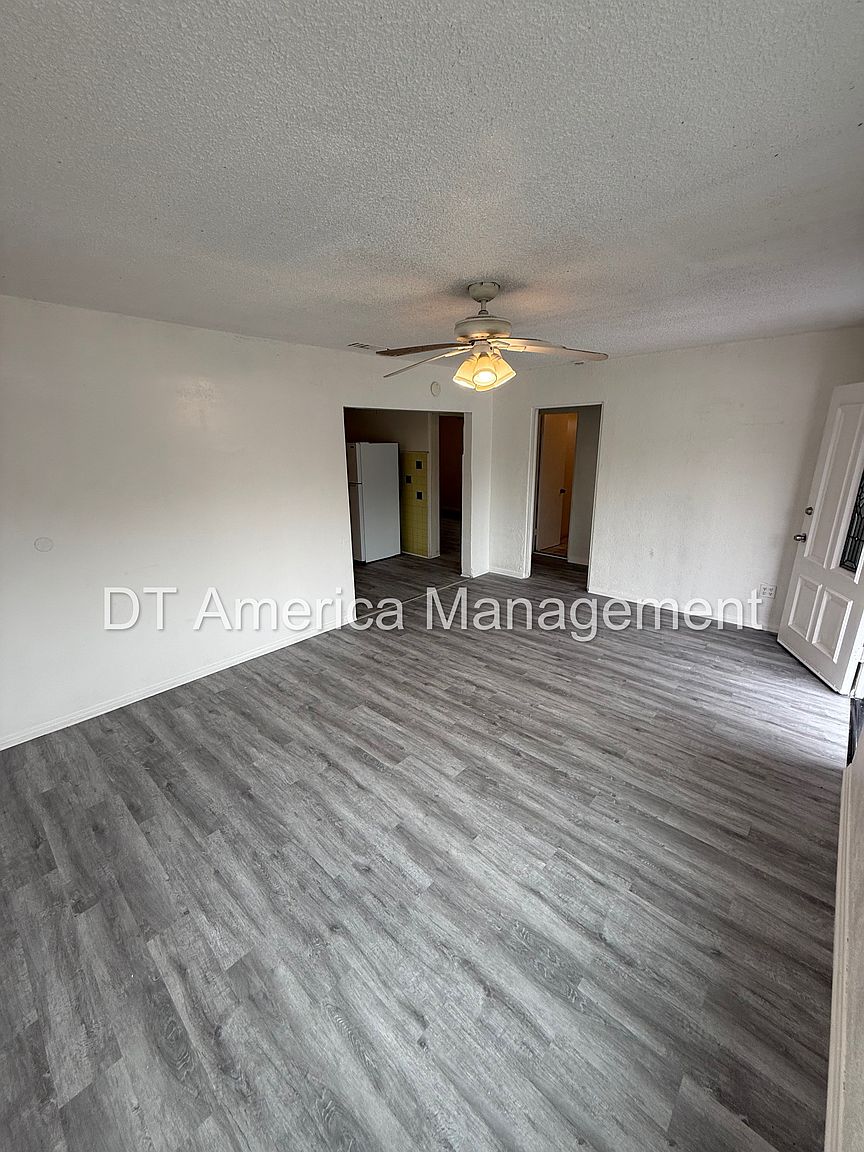 3996 National Ave photo 2