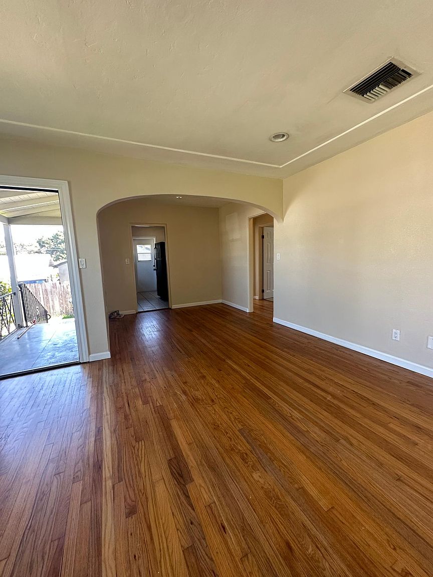 4445 Keeler Ave photo 2