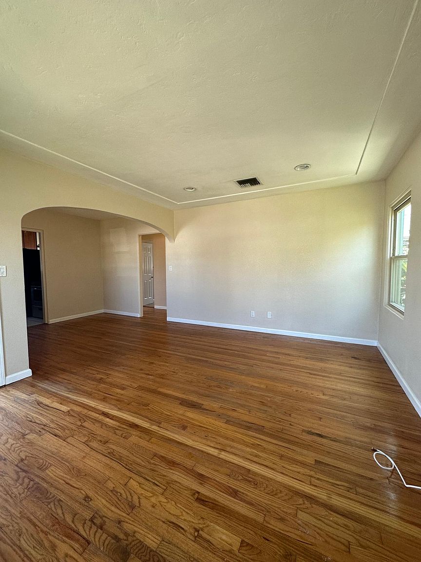 4445 Keeler Ave photo 4