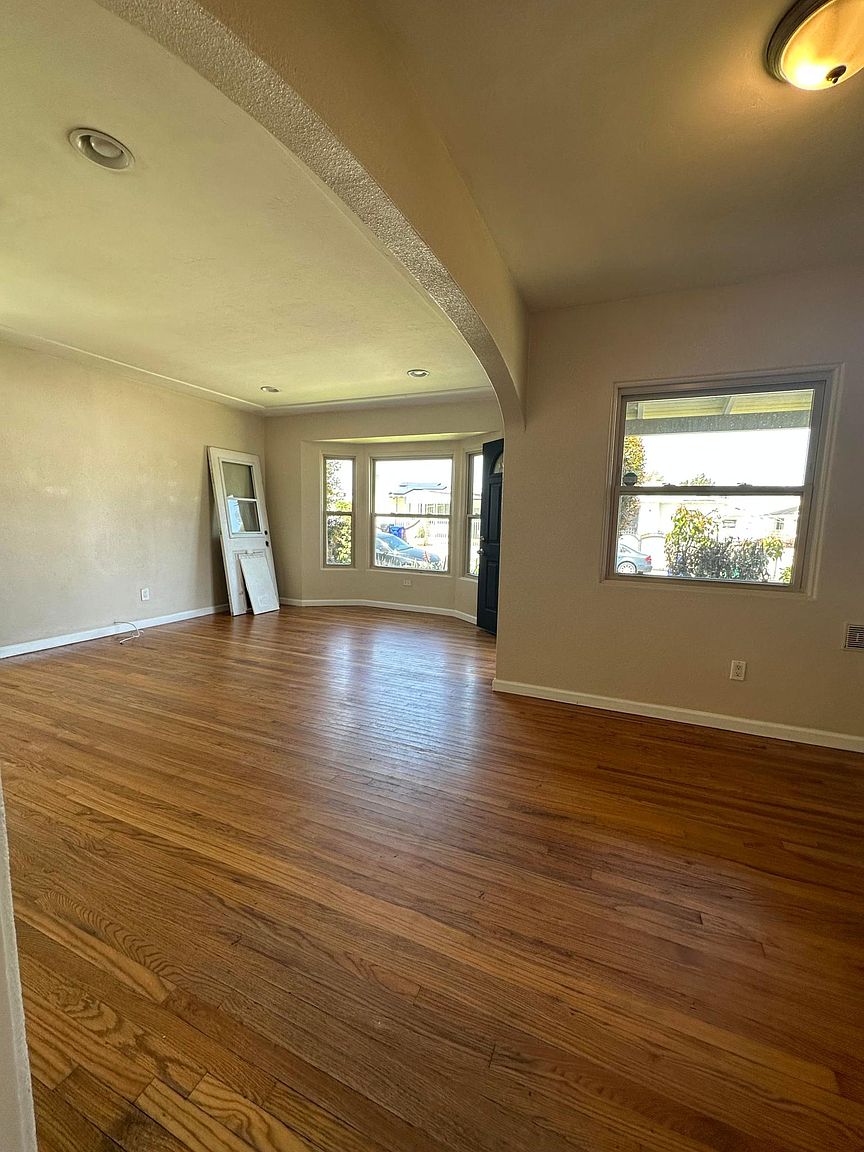 4445 Keeler Ave photo 5