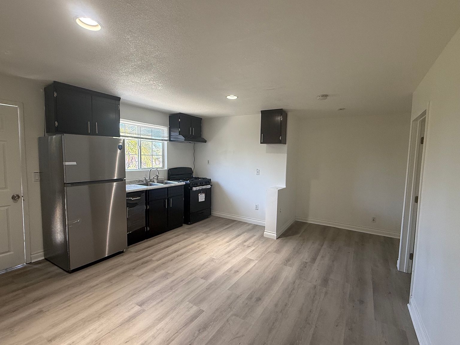 5109 Coban St photo 2