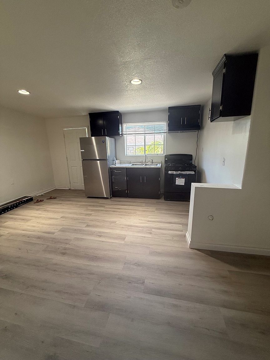 5109 Coban St photo 3