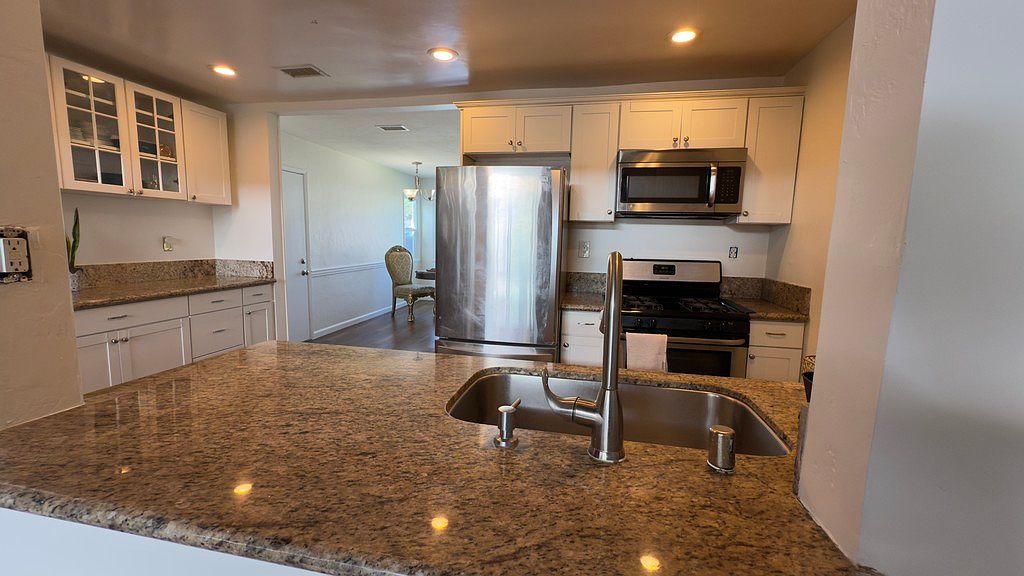136 S Kenton Ave S photo 5