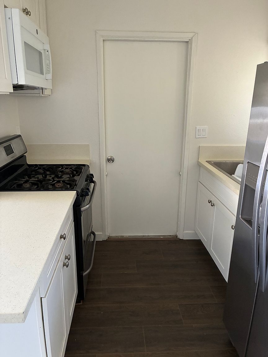 2302 Melrose St photo 2